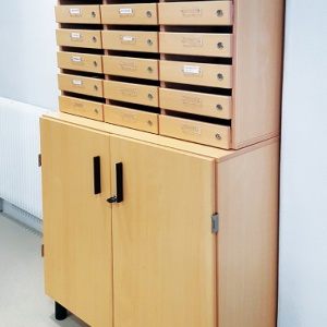 ARMOIRE BASSE MEUBLE  COURRIER 24  CASES 02