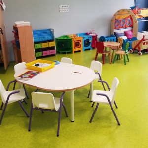 POLY TABLE 4 PIEDS MATERNELLE 02 