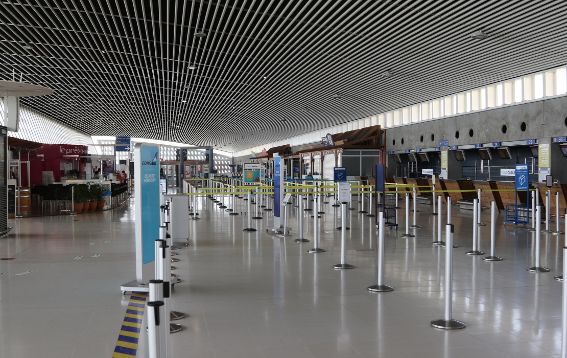 10. BUREAUX ADMINISTRATIFS AEROPORT POLE CARAIBES..JPG