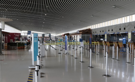 10. BUREAUX ADMINISTRATIFS AEROPORT POLE CARAIBES..JPG