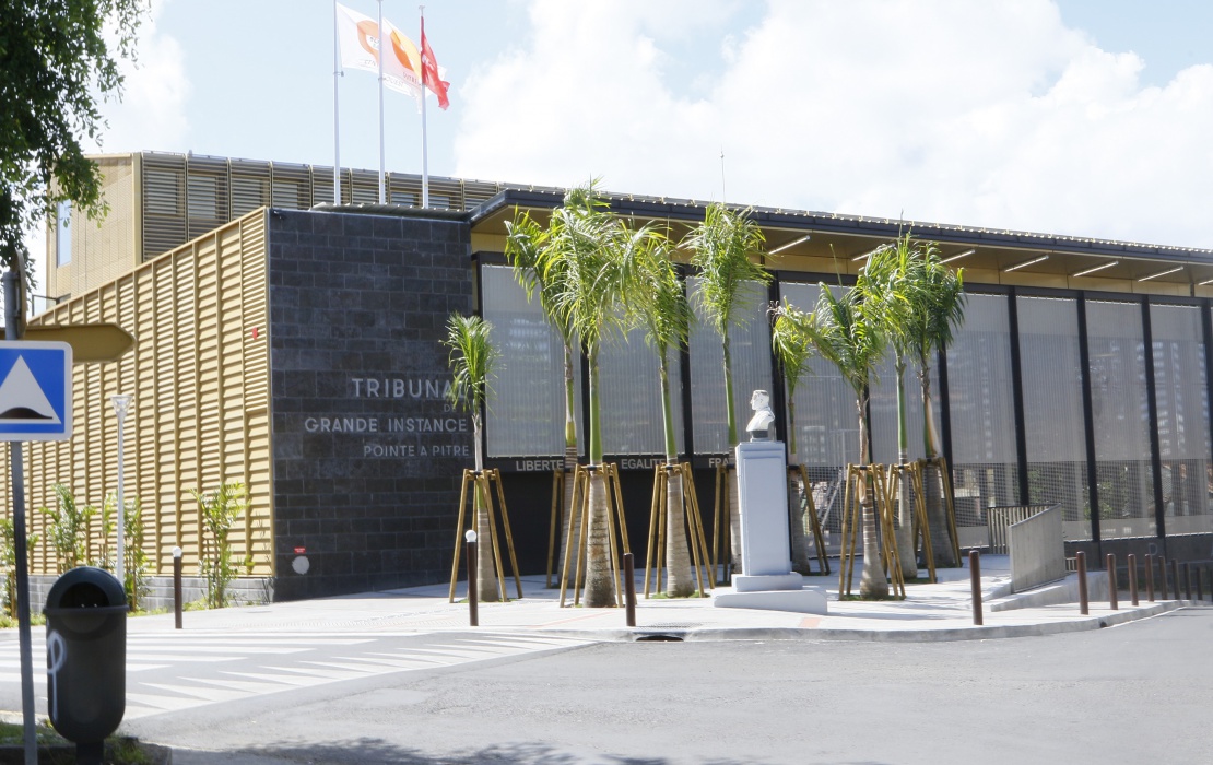 8.TRIBUNAL DE GRANDE INSTANCE.JPG